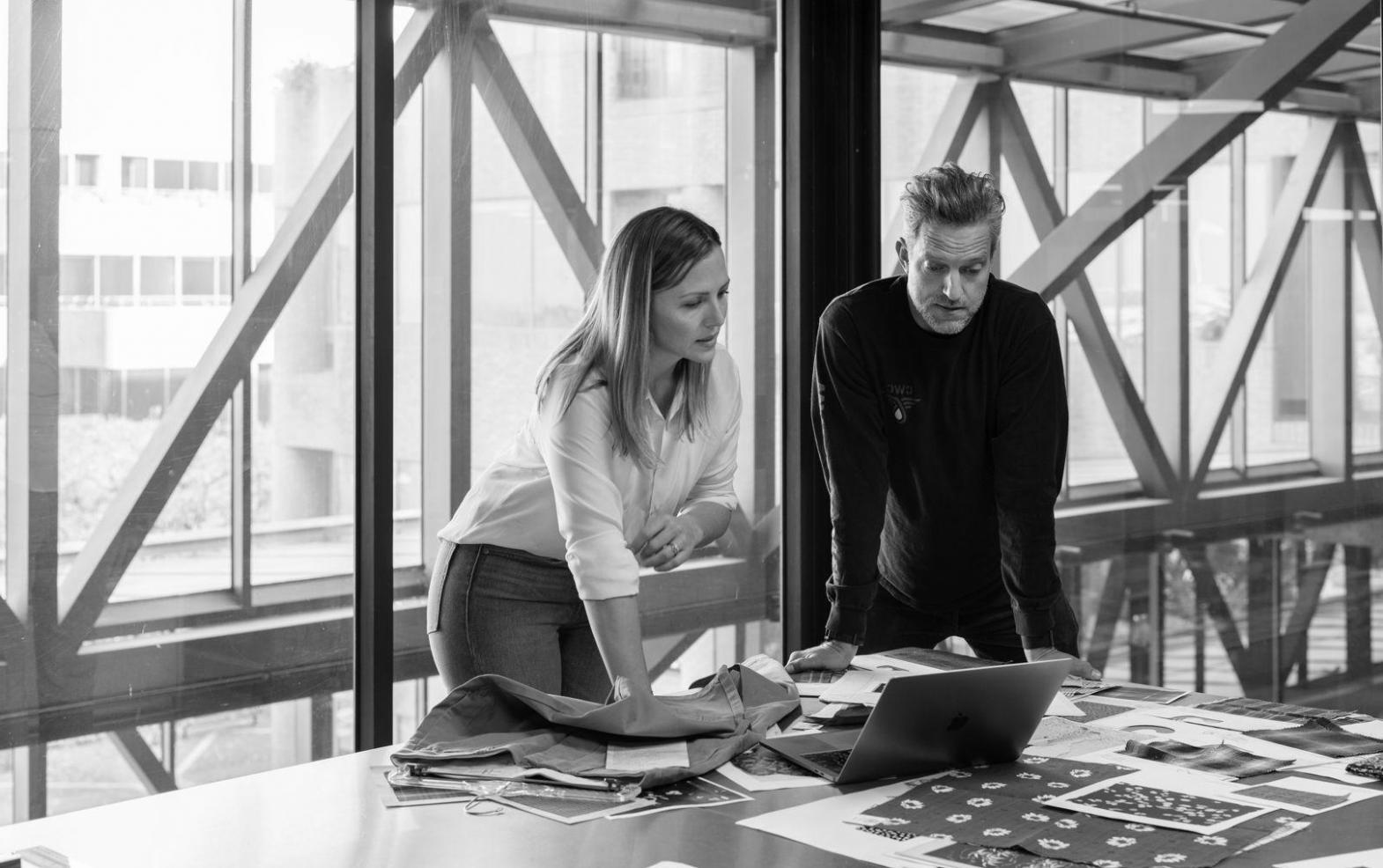 Studenti al lavoro su progetti di post-produzione